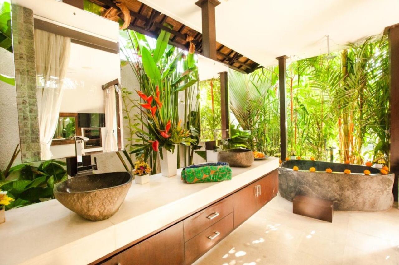 Besok Villa Seminyak (Bali)